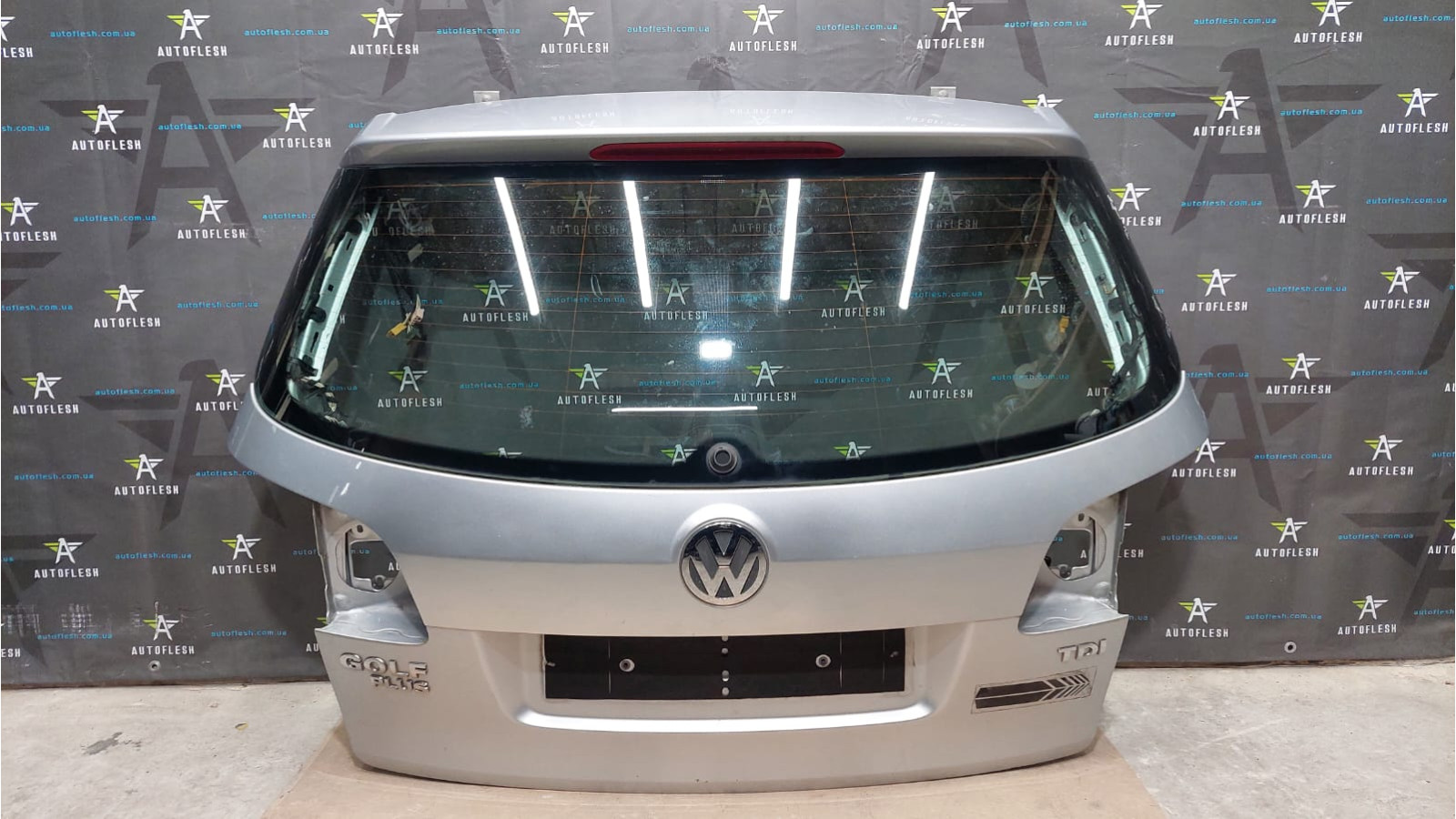 Крышка багажника 5M0827025H, 5M0845051K, код краски: 8E8E Volkswagen Golf Plus гольф плюс бу